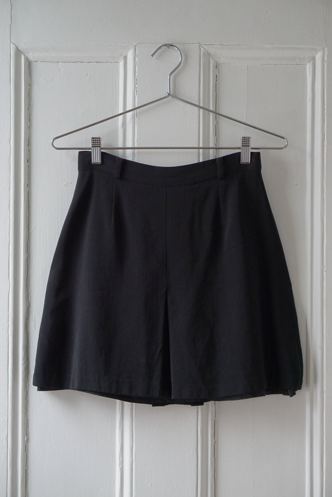 Paris Black Wool Single Pleated Mini Skirt | Size 26/27