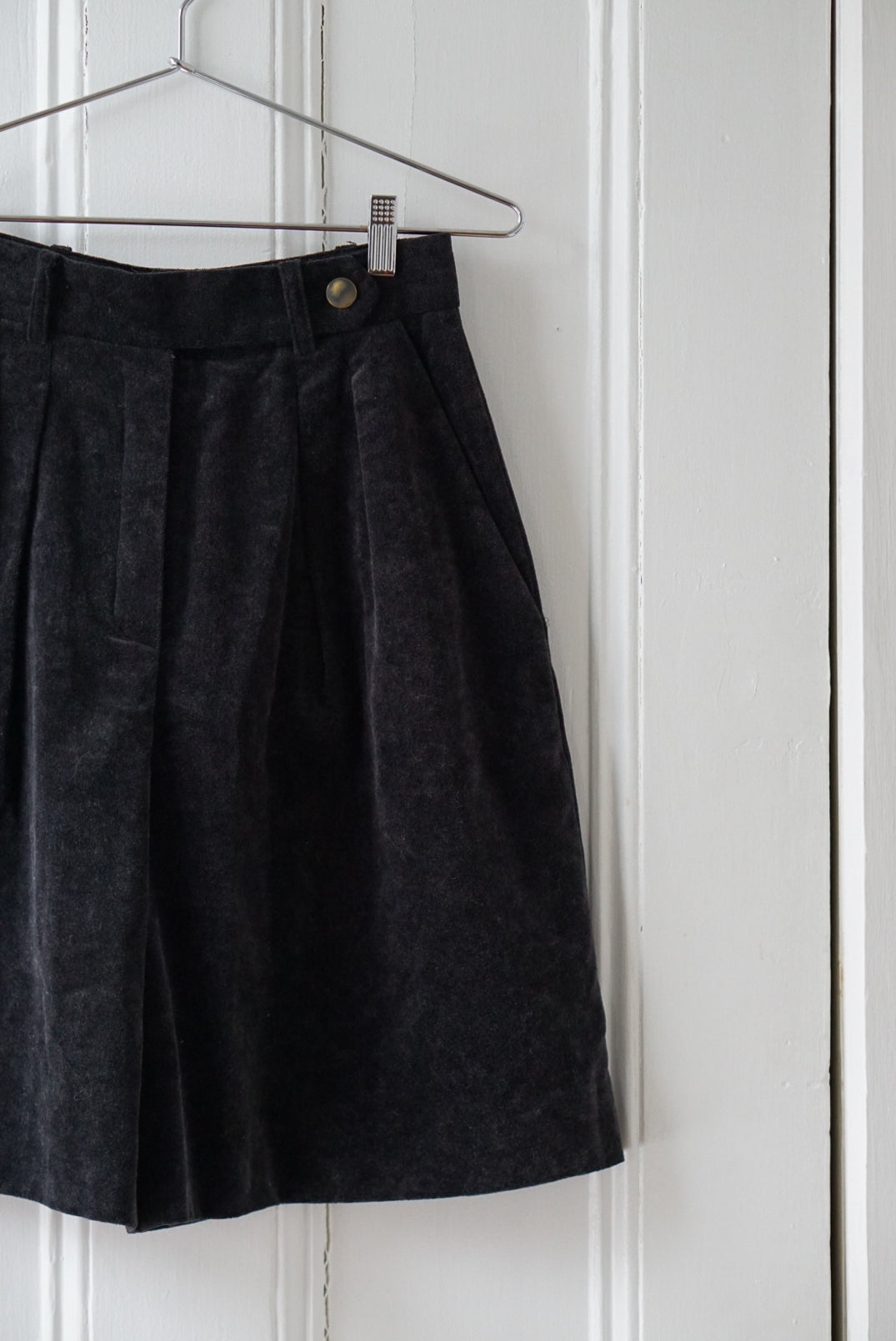 Ebony Black Velvet Culottes Shorts | Size 26/27